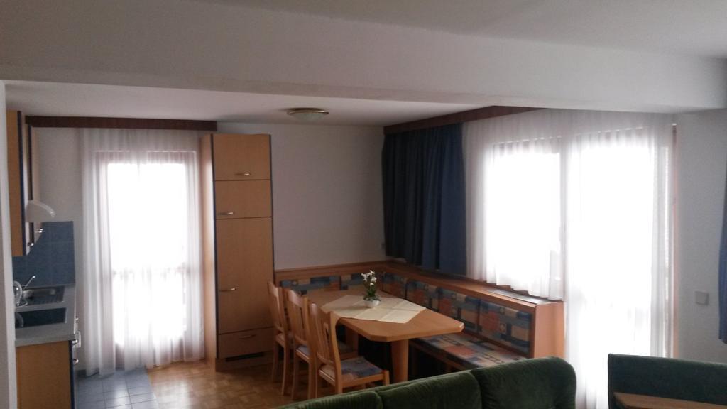 Panoramablickhotel - Lakeview Apartments أنينهايم الغرفة الصورة