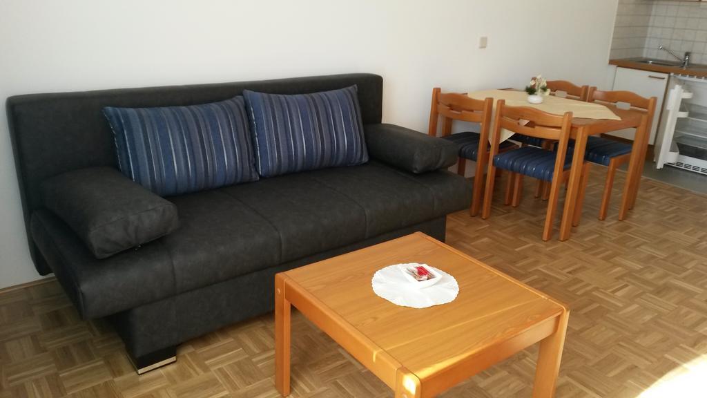 Panoramablickhotel - Lakeview Apartments أنينهايم الغرفة الصورة