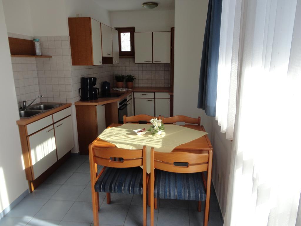 Panoramablickhotel - Lakeview Apartments أنينهايم الغرفة الصورة