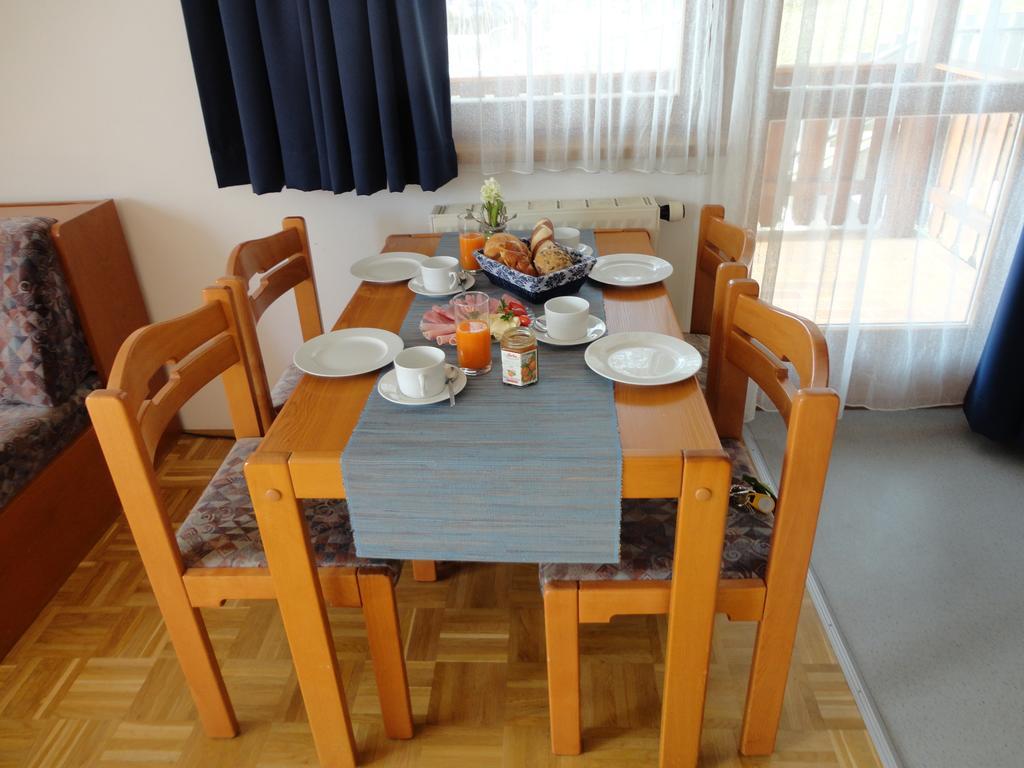 Panoramablickhotel - Lakeview Apartments أنينهايم الغرفة الصورة